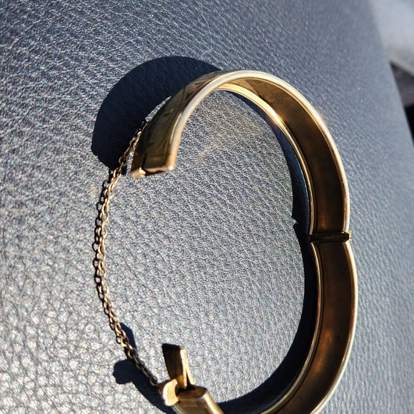 Antique Goldfilled Hinged Bangle - Picture 7 of 8